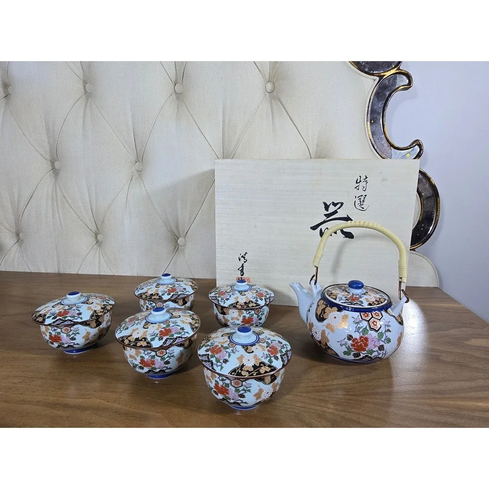 Japanese porcelain tea set with wooden box – Teapot & 5 lidded cups